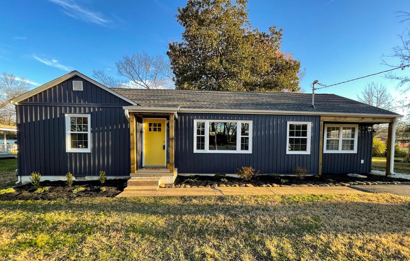402 Hicks Cir, Clinton, TN 37716