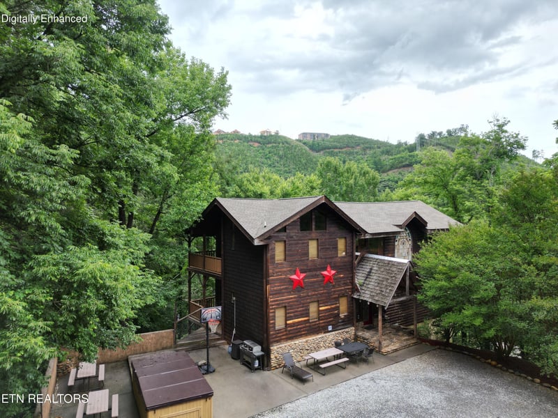 402 Laurel Ave, Gatlinburg, TN 37738