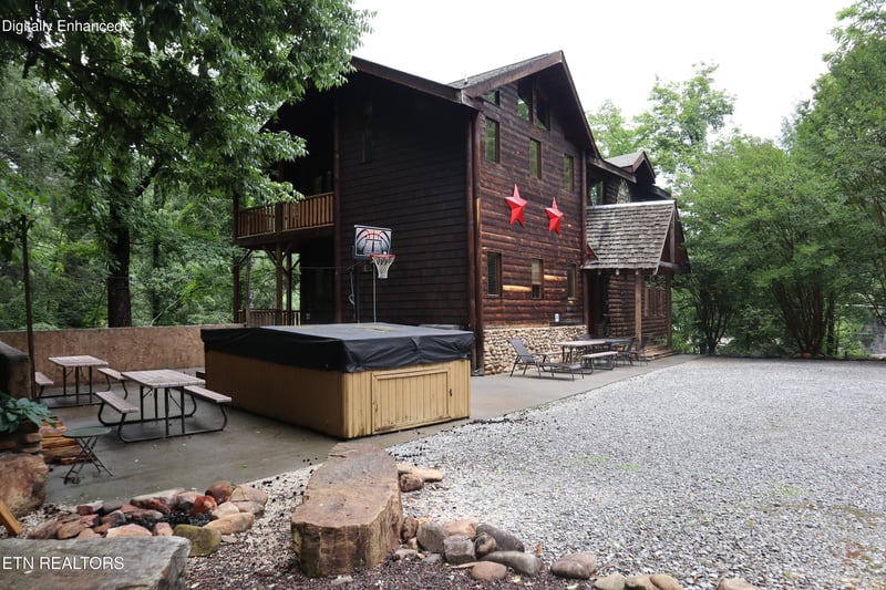 402 Laurel Ave, Gatlinburg, TN 37738