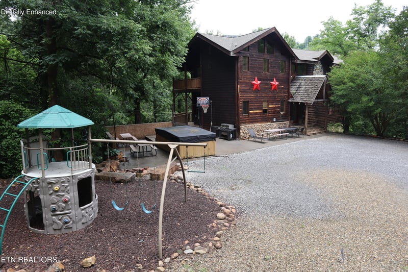 402 Laurel Ave, Gatlinburg, TN 37738