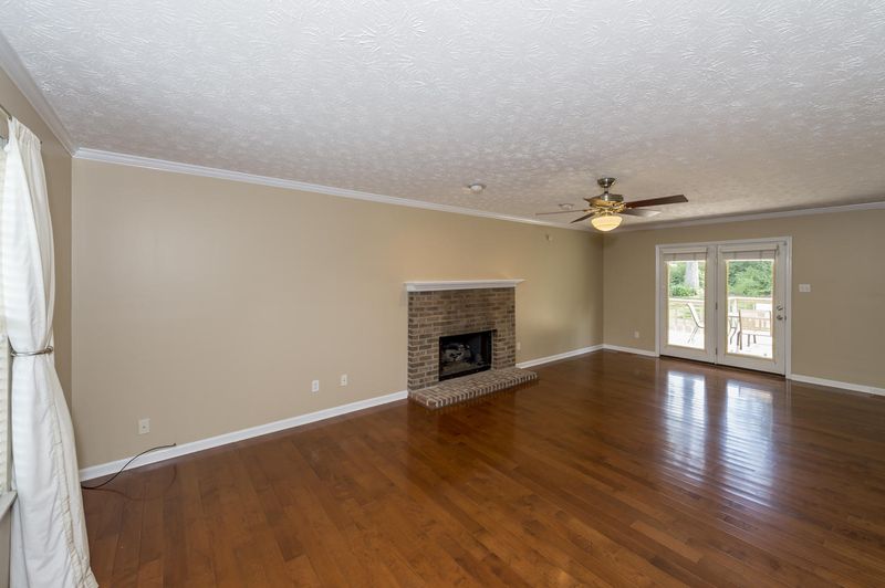 402 Mapletree Dr, Knoxville, TN 37934