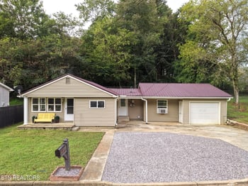 402 N G St, Lenoir City, TN 37771