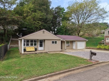 402 N G St, Lenoir City, TN 37771