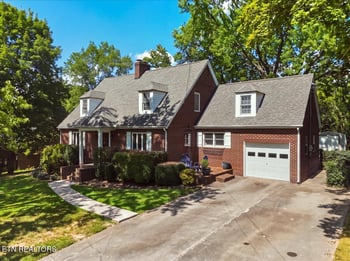 402 N Maple St, Maryville, TN 37801
