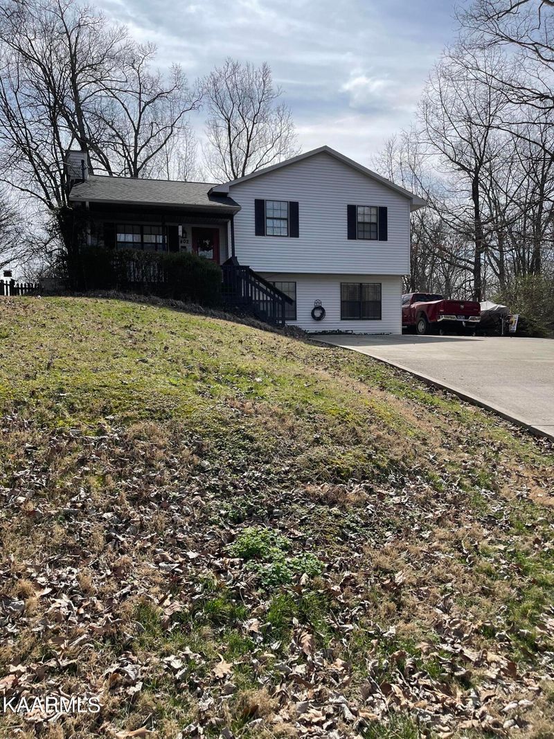 402 Squirrel Hollow Rd, Clinton, TN 37716