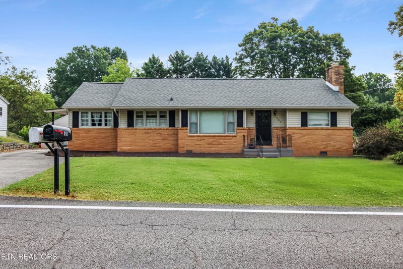402 Stone Rd, Knoxville, TN 37920