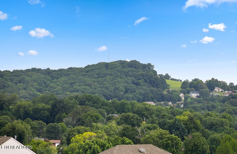 402 Sugar Maple Trail Tr, Lenoir City, TN 37771