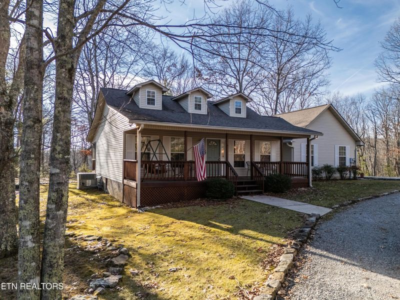 402 Sunset Rd, Crossville, TN 38572