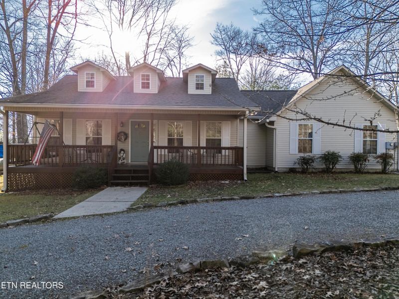402 Sunset Rd, Crossville, TN 38572