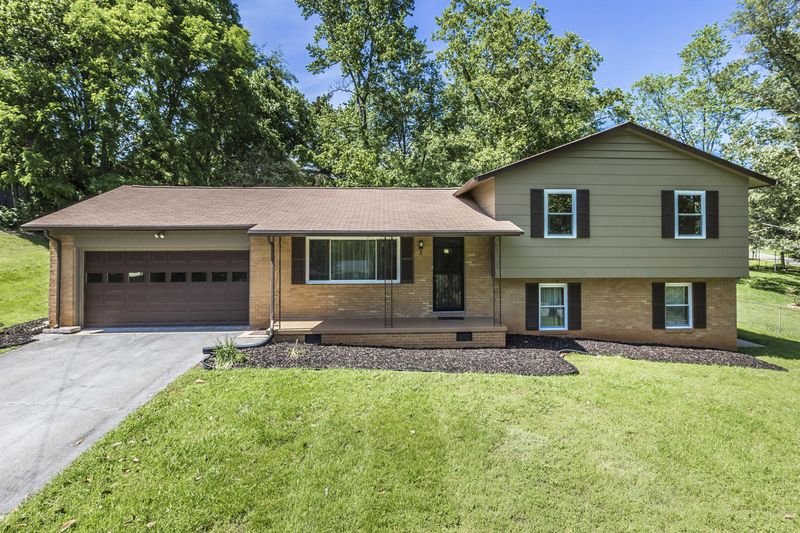 402 W Meadecrest Dr, Knoxville, TN 37923