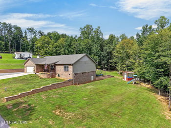 4020 Fox Hills Dr, Louisville, TN 37777