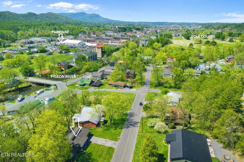 4020 Hitching Post Rd, Pigeon Forge, TN 37863
