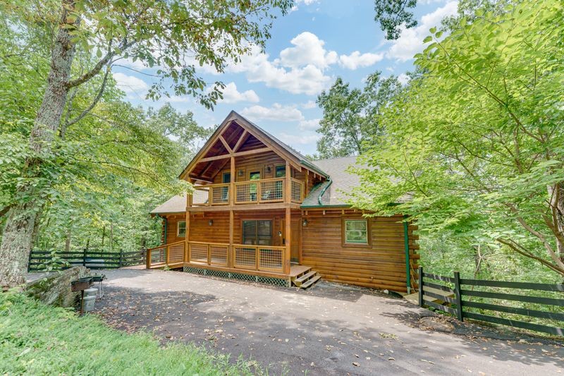 4028 Dolly's Dr, Sevierville, TN 37876