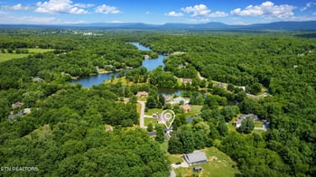 4028 Lone Wolf Cir, Crossville, TN 38572