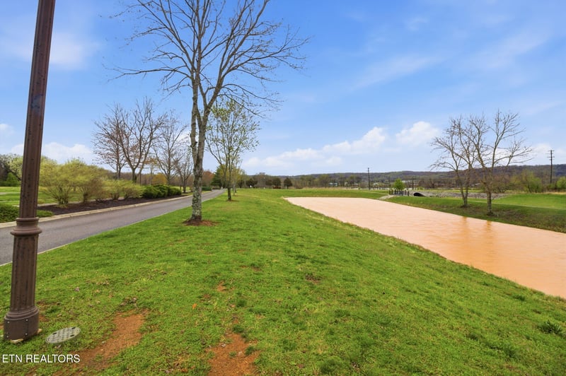 403 Ashbury Cir, Sweetwater, TN 37874