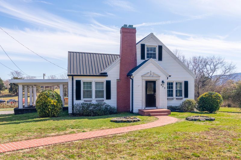 403 Butter And Egg Rd, Jacksboro, TN 37757