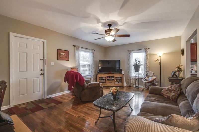 403 Carter Ave, Harriman, TN 37748