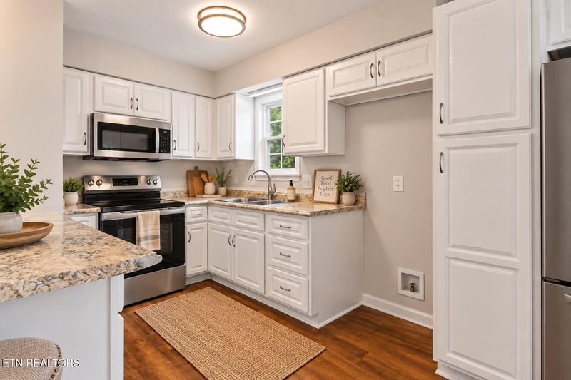 403 Foley Hill Rd, Clinton, TN 37716