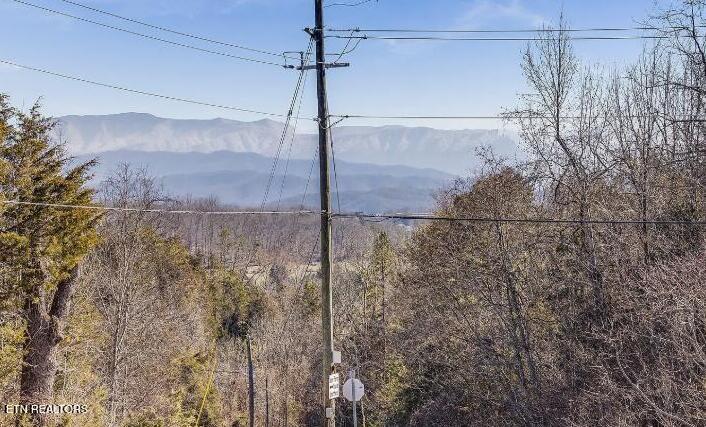 403 Happy Hollow Ln, Sevierville, TN 37876