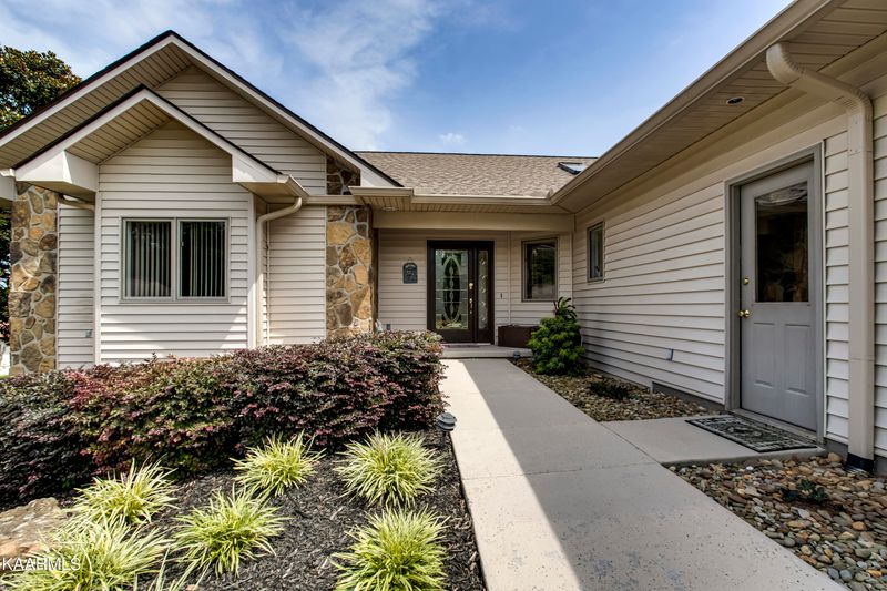 403 Kiyuga Cir, Loudon, TN 37774