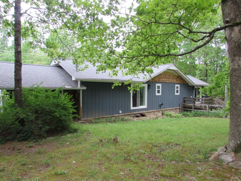 403 Lakeview Dr, Crossville, TN 38558
