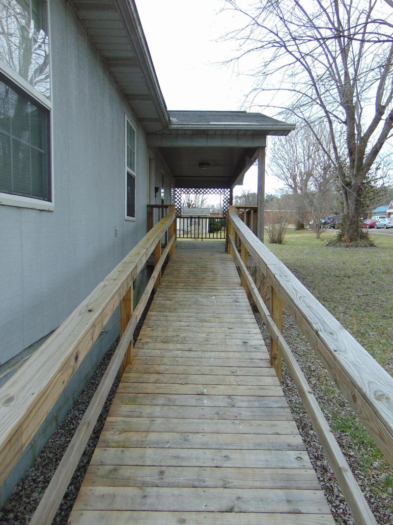 403 Lindsay Ave, Rocky Top, TN 37769