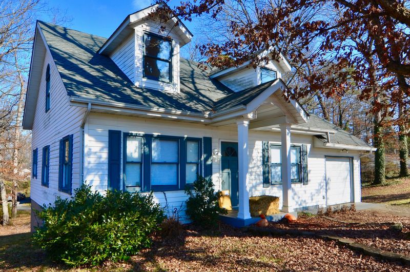 403 Oak Dr, Sevierville, TN 37862