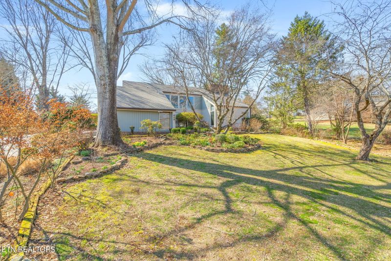 403 Orchard Knob Rd, Clinton, TN 37716