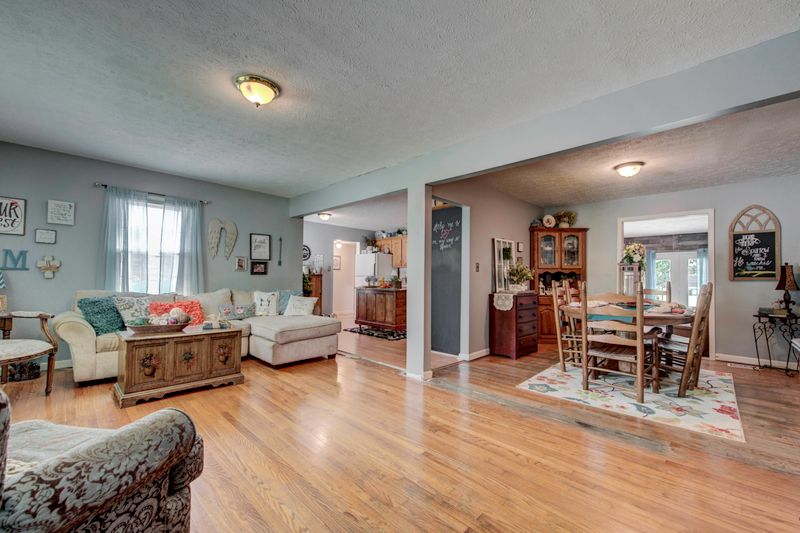 403 Riverside Dr, Clinton, TN 37716