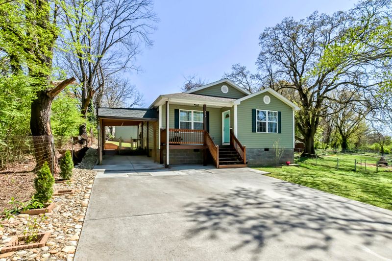 403 Taylor St, Athens, TN 37303