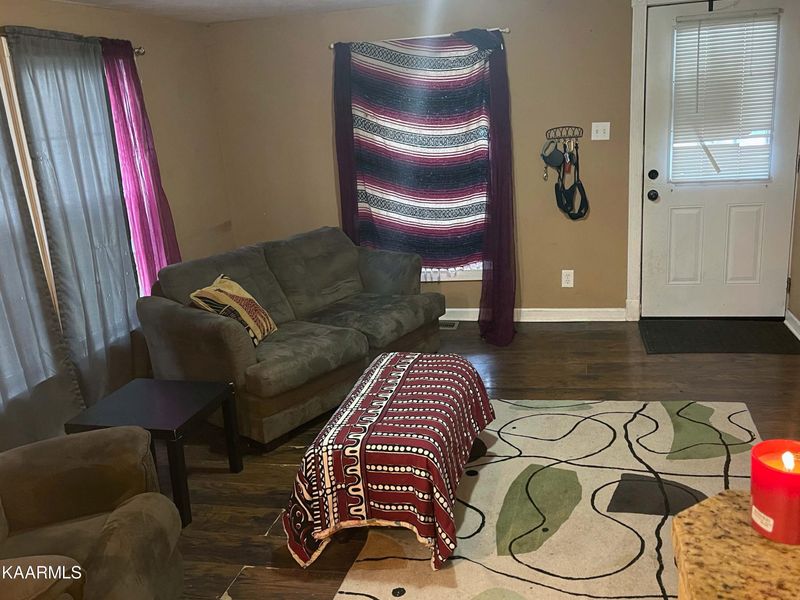 403 W 9th Ave, Lenoir City, TN 37771