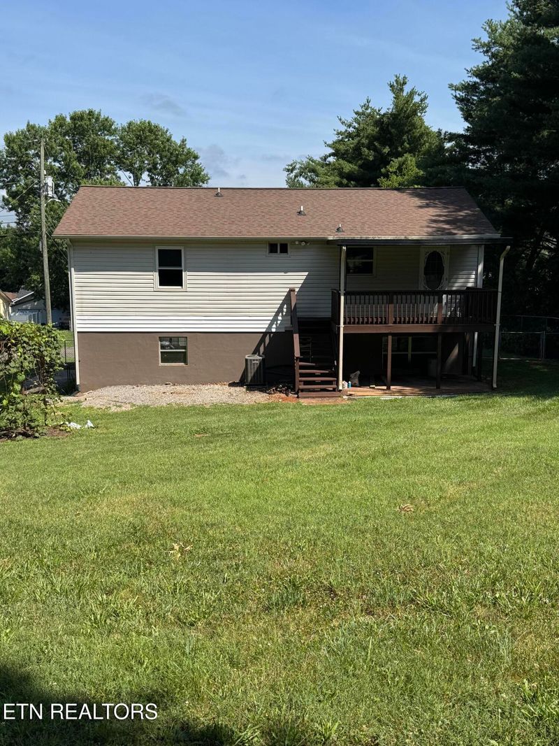 4030 Deer Run Dr, Knoxville, TN 37912