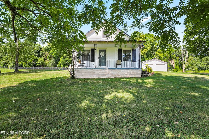 4035 Strong Rd, Mascot, TN 37806