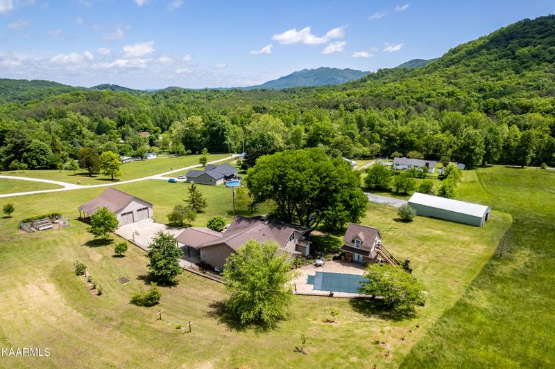 4038 Payne Hollow Rd, Walland, TN 37886