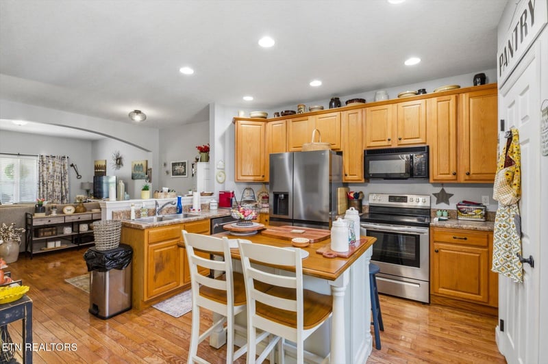 404 Ashbury Cir, Sweetwater, TN 37874