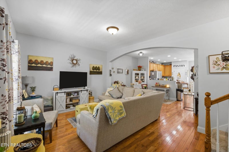 404 Ashbury Cir, Sweetwater, TN 37874