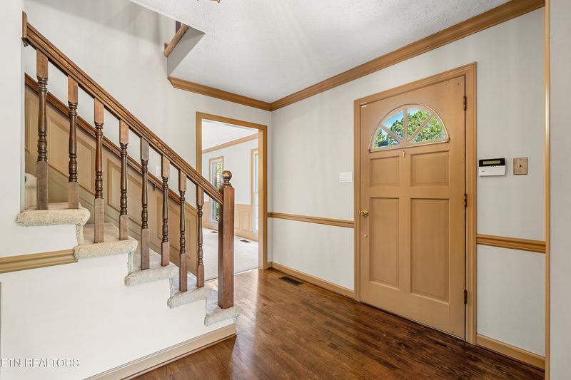 404 Clover Fork Dr, Knoxville, TN 37934
