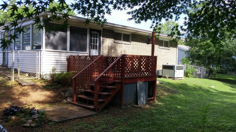 404 Delta Ln, Clinton, TN 37716