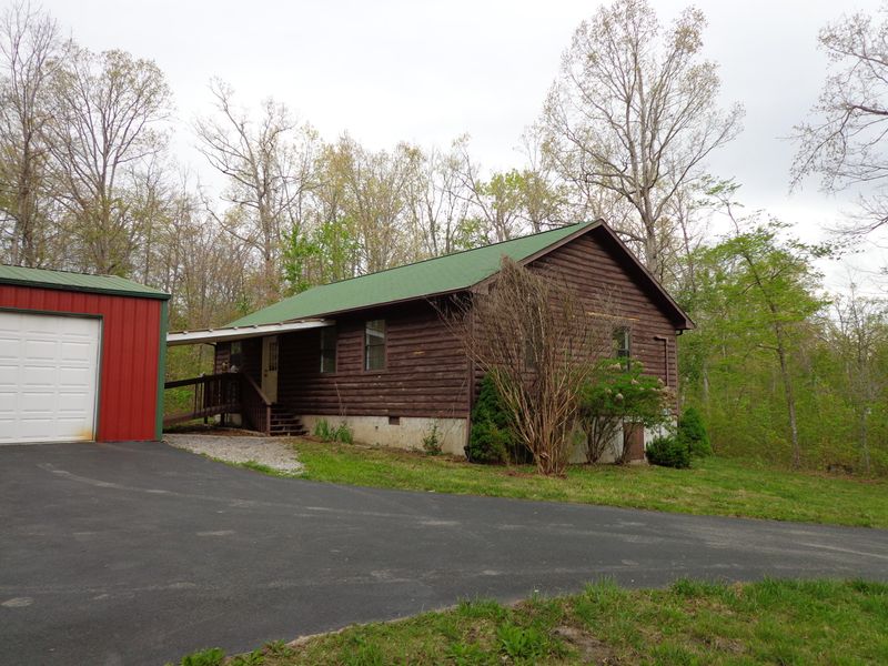 404 Dripping Springs Rd, Monterey, TN 38574