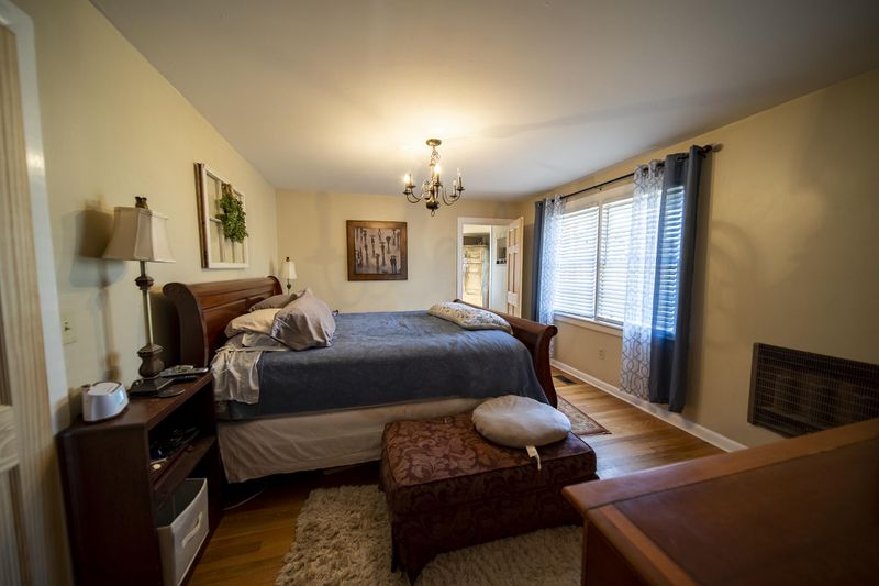 404 E 2nd Ave, Lenoir City, TN 37771
