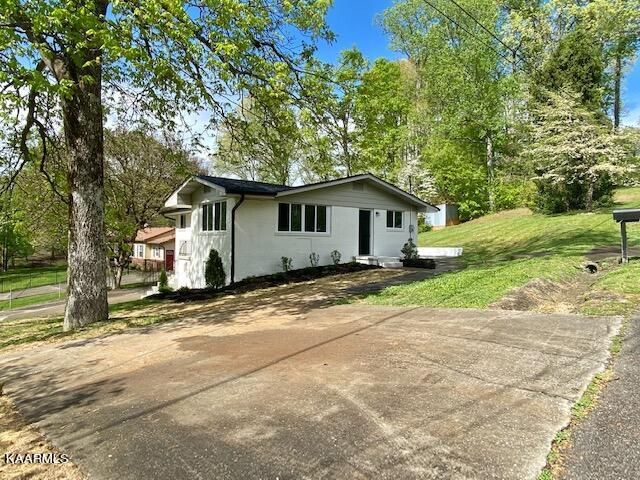 404 N Dogwood Rd, Powell, TN 37849