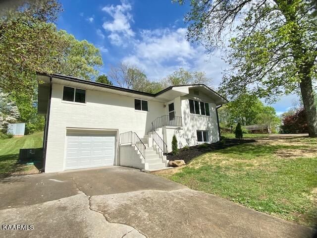 404 N Dogwood Rd, Powell, TN 37849