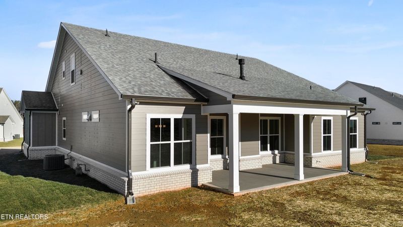 404 Poppy Pl, Lenoir City, TN 37772