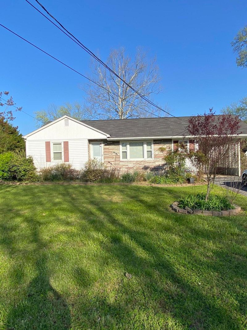 404 Riverside Dr, Clinton, TN 37716