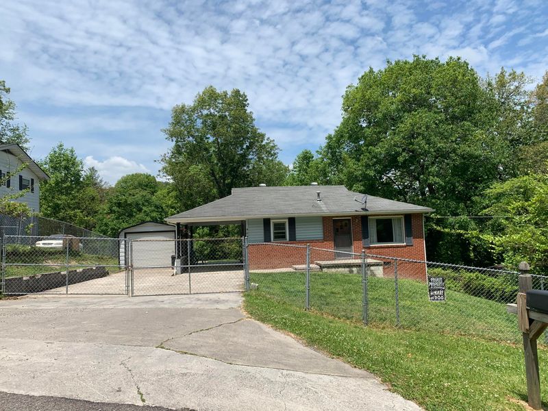 404 W Hemlock St, Lafollette, TN 37766