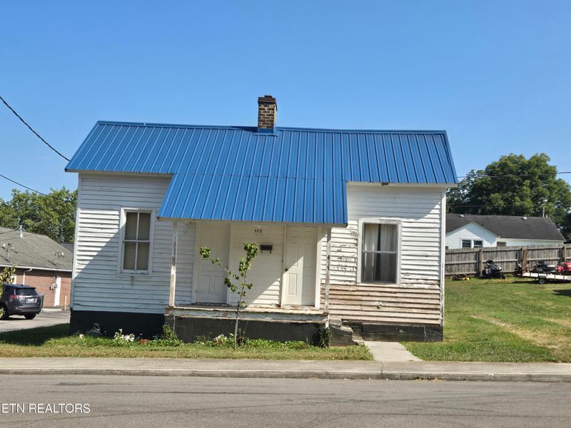 405 Cedar St, Loudon, TN 37774