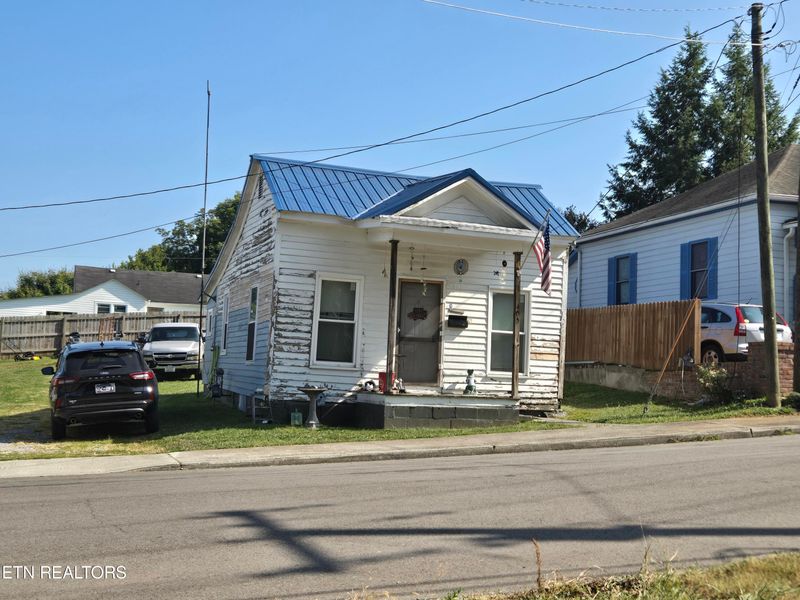 405 Cedar St, Loudon, TN 37774
