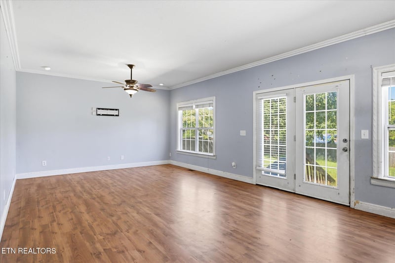 405 Douglas Ln, Clinton, TN 37716