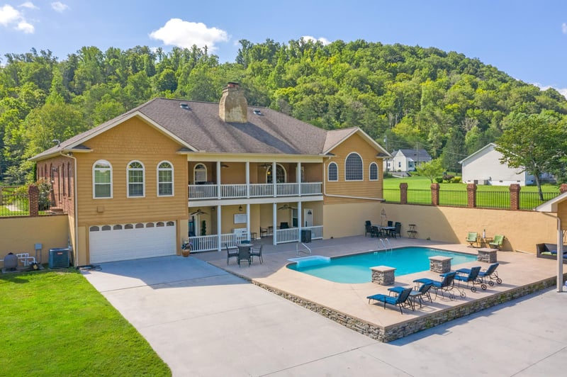 405 E Brushy Valley Dr, Powell, TN 37849