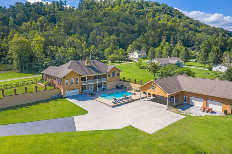 405 E Brushy Valley Dr, Powell, TN 37849